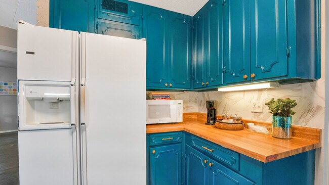 Building Photo - 2134 Bandera Rd