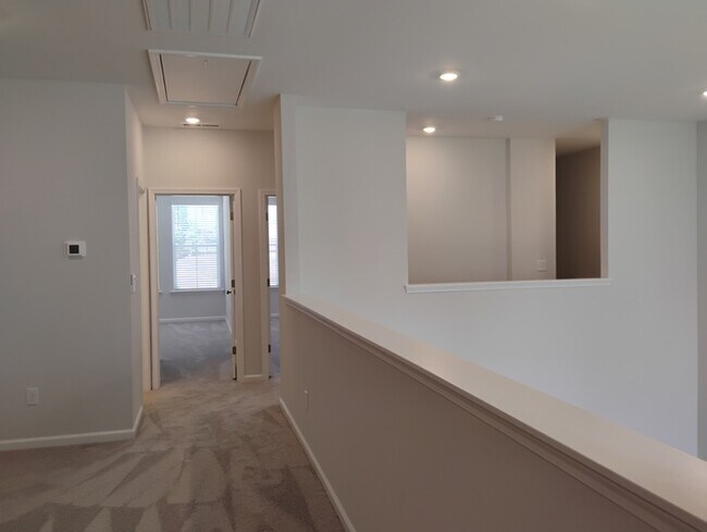 Building Photo - Ovation @ Sweetbrier