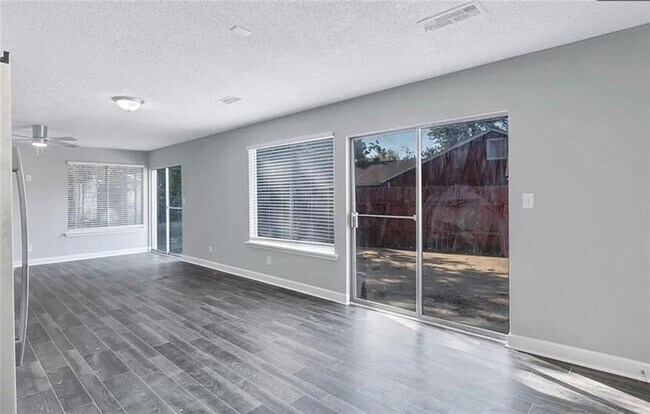 Building Photo - 3150 Cadiz Cir