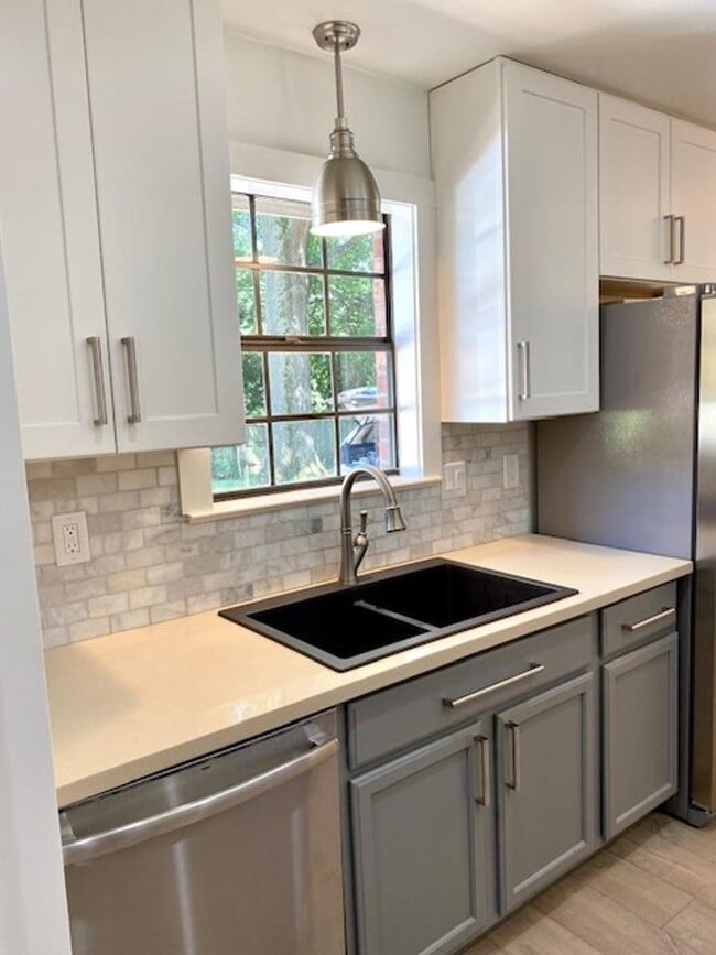 Building Photo - 7931 Nikerton Dr