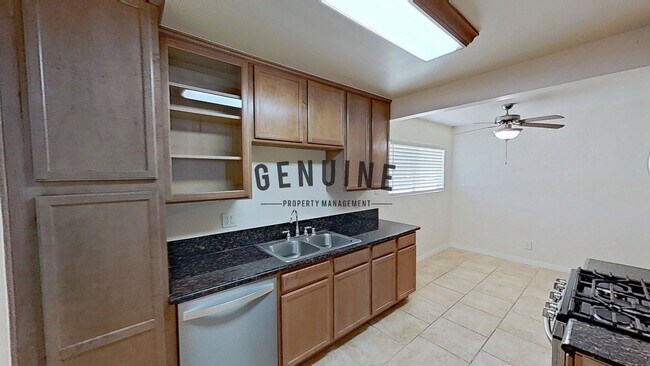 Building Photo - Beautiful 2 Bedroom in Creekside Villas!