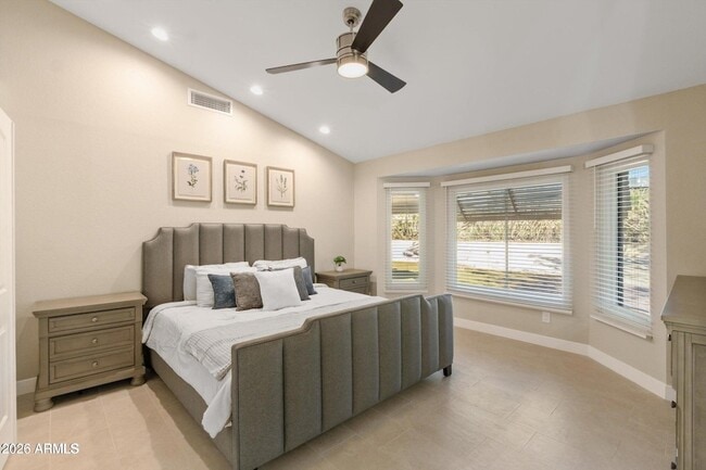 Building Photo - 2735 N Diego Cir