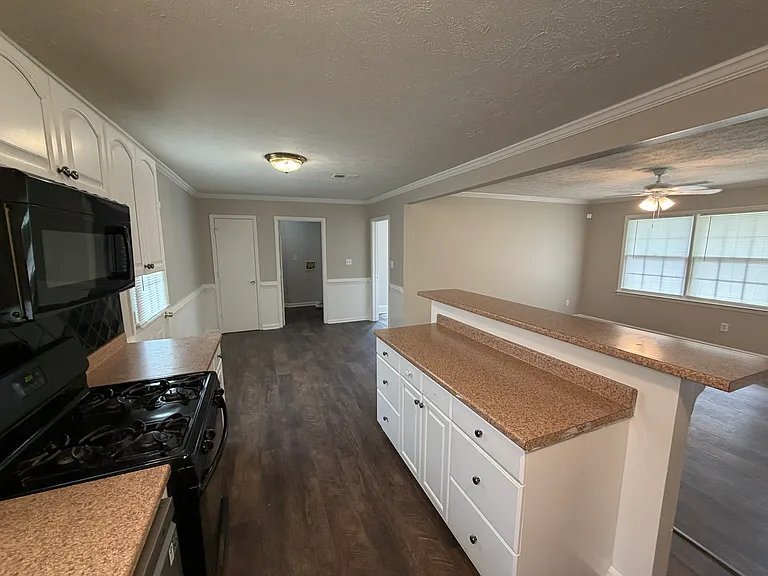 Building Photo - 350 Fennel Wy SW