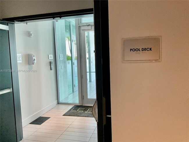 Building Photo - 1600 SW 1st Ave