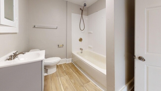 Building Photo - 1031 W.9th St.