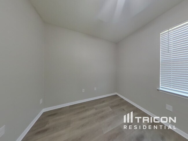 Building Photo - 6316 Dutton Dr
