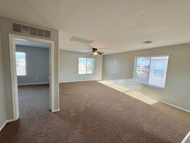 Building Photo - Amazing 4BD, 3BA house in Pinal county (31...