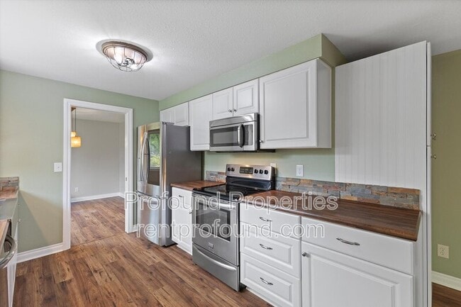 Building Photo - 5860 SW 191st Ave