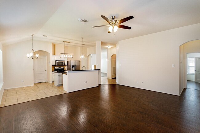 Building Photo - 24807 Lazy Tee Ln