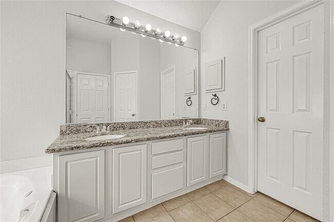Building Photo - 7530 Broken Oak Ln
