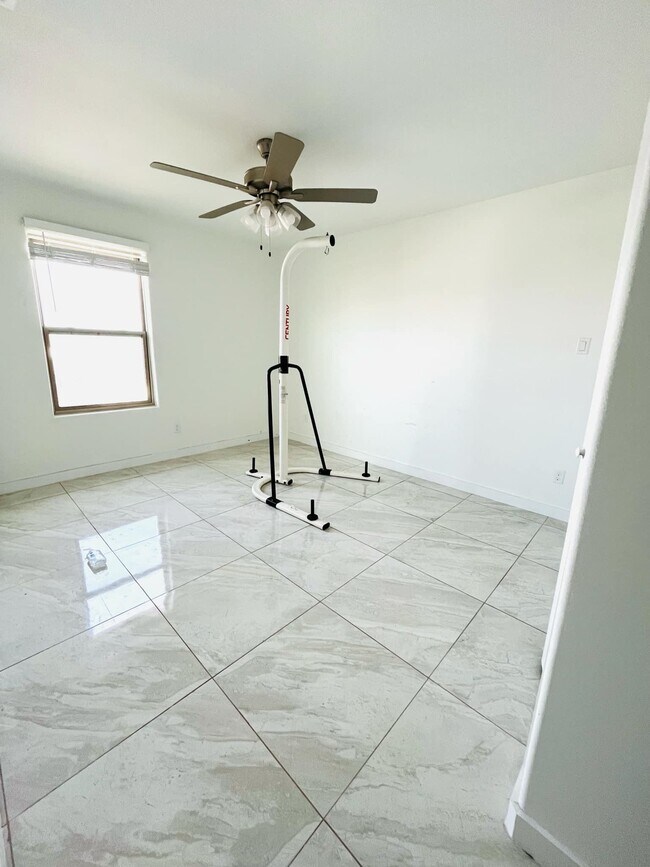 Building Photo - 403 Graneros Ave