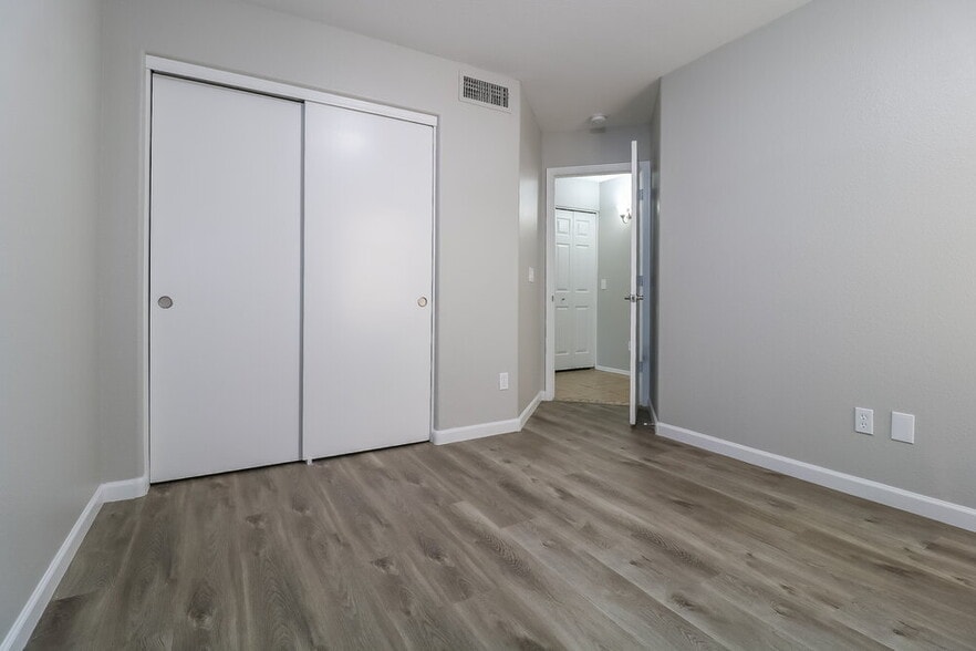 Building Photo - 12834 W Windsor Ave