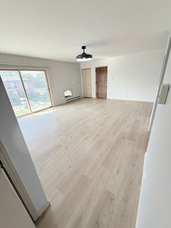 Building Photo - 1925 Canal St