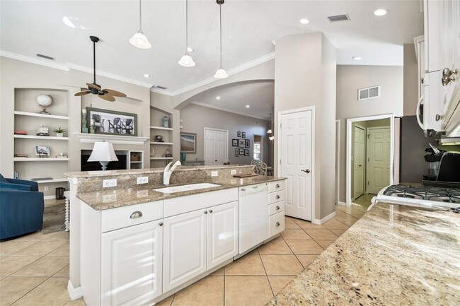 Building Photo - 7328 Lake Forest Gln