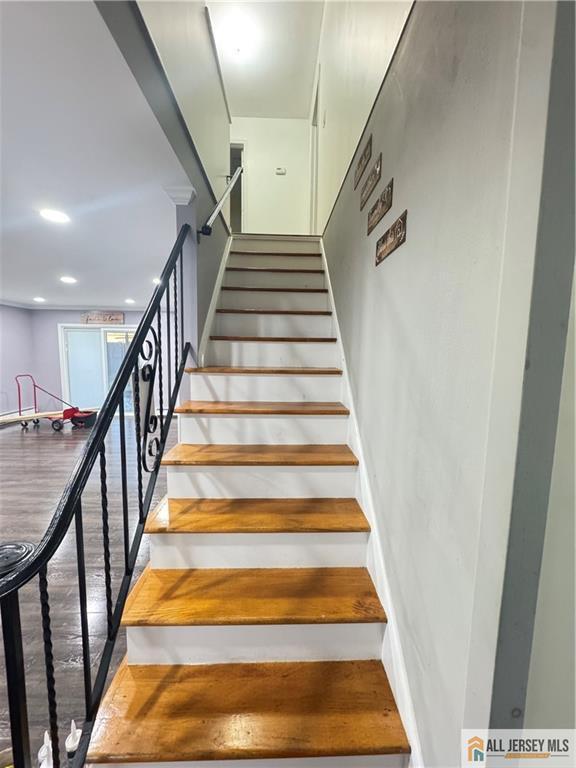 Building Photo - 39 Hillcrest Ave