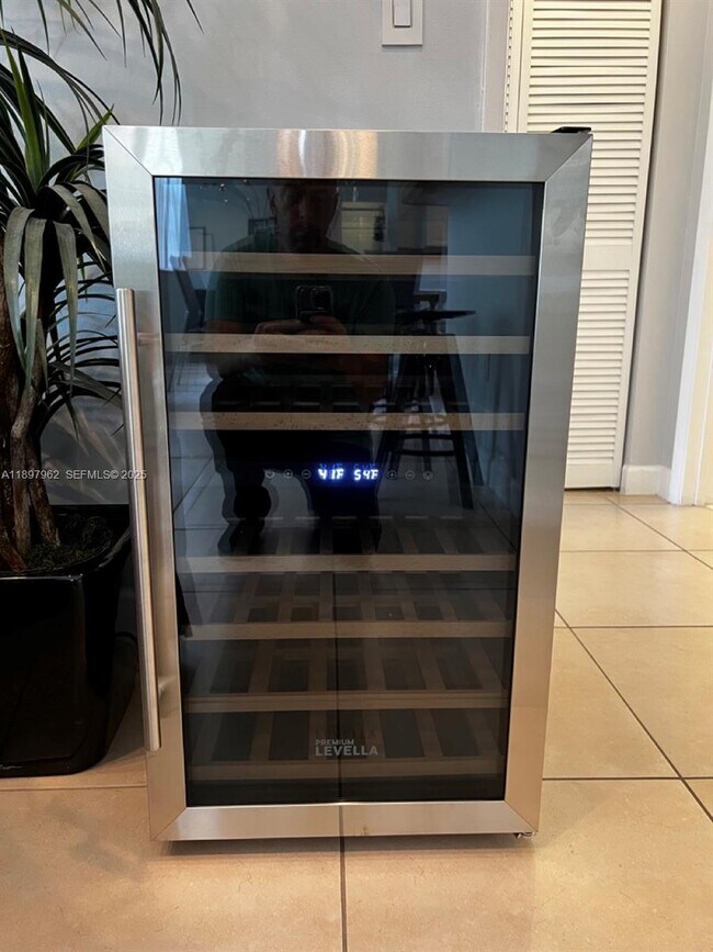 Building Photo - 19501 E Country Club Dr