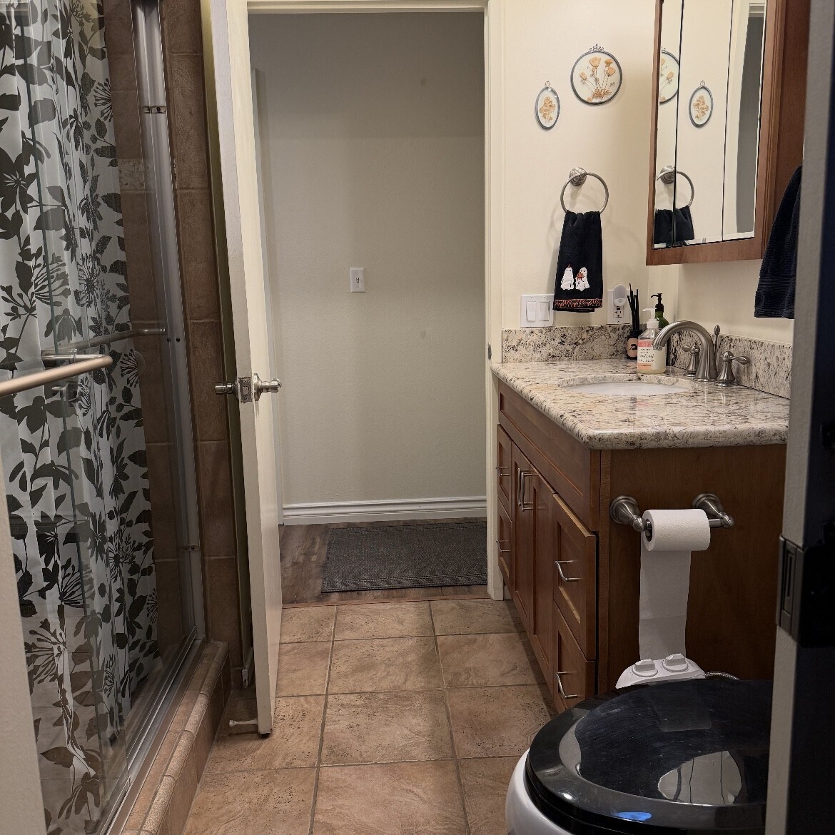 Building Photo - 698 Country Oak Rd