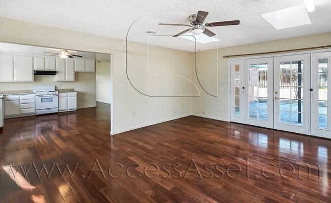 Building Photo - Lovely Single Story 4 Bed/2 Bath Home In R...