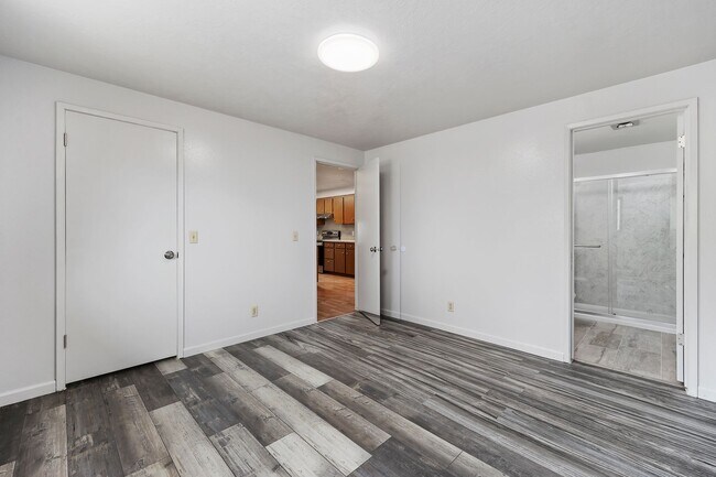 Building Photo - 3 bed, 2 bath