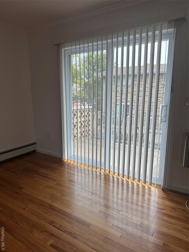 Building Photo - 12 Central Dr