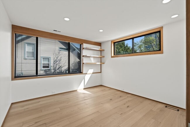 Building Photo - 709 Ann St