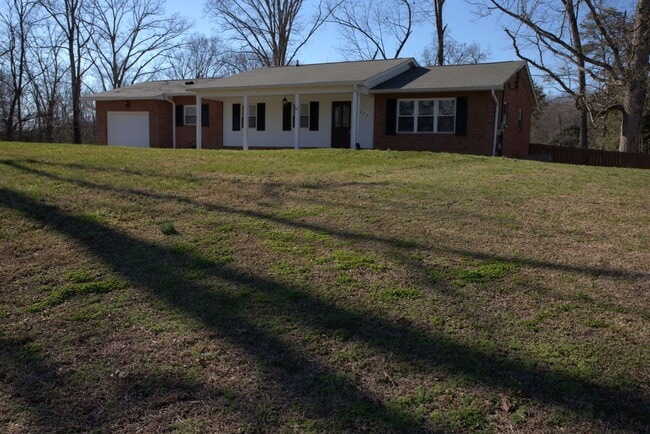 Building Photo - 3 Bedroom / 2 Bath Home for Rent – S Knox - Ideal for students. Lawn care included!