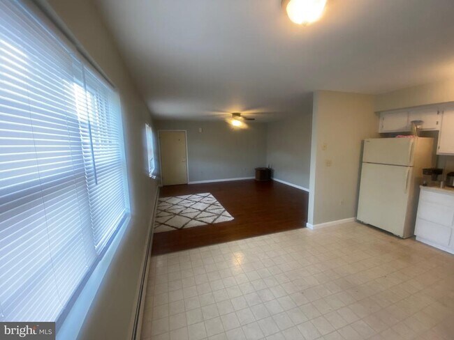 Building Photo - 128 Mortimer St