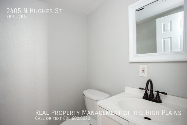 Building Photo - Renovated Near Ross Rogers Golf! HUD vouch...