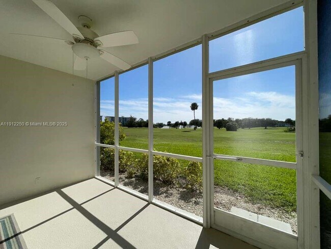 Building Photo - 2950 N Palm Aire Dr