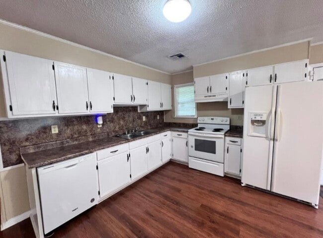 Building Photo - 429 Fieldbrook Dr