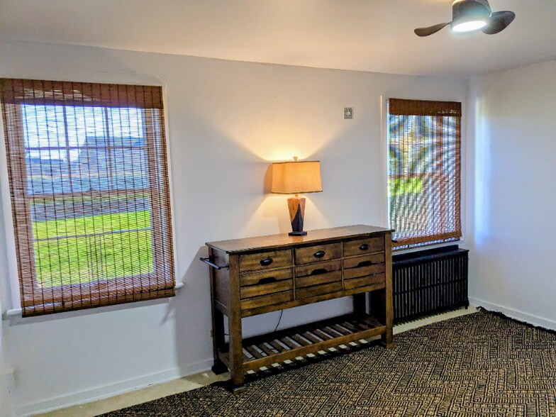 Building Photo - 2274 S Market St