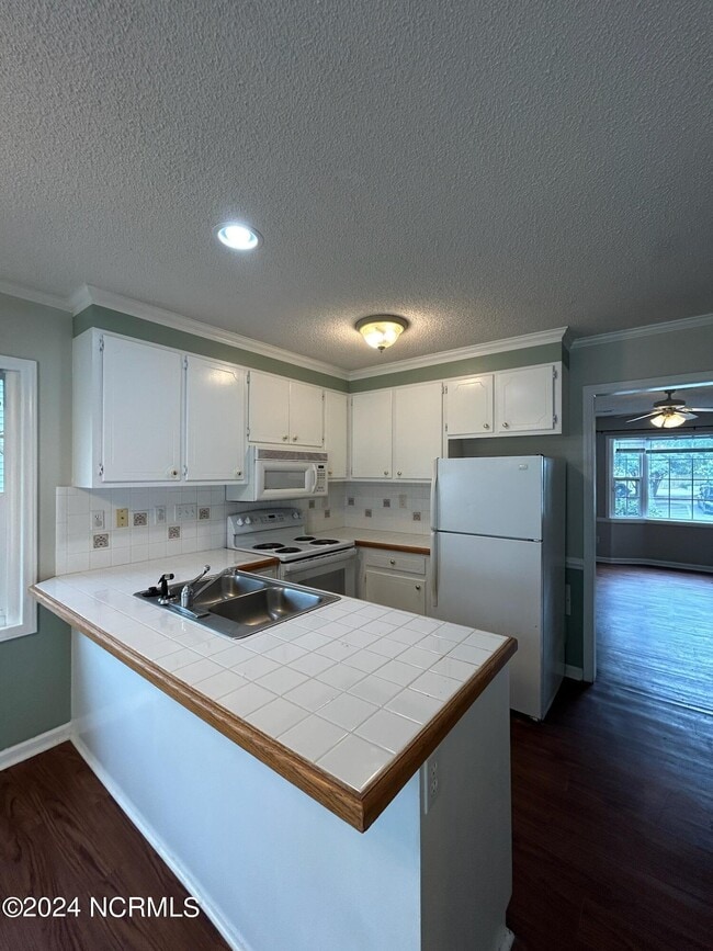 Building Photo - 3827 Sterling Pointe Dr