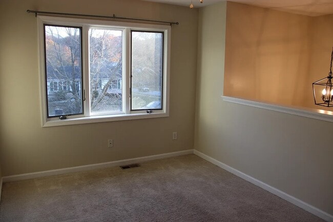 Building Photo - 7 White Birch Dr