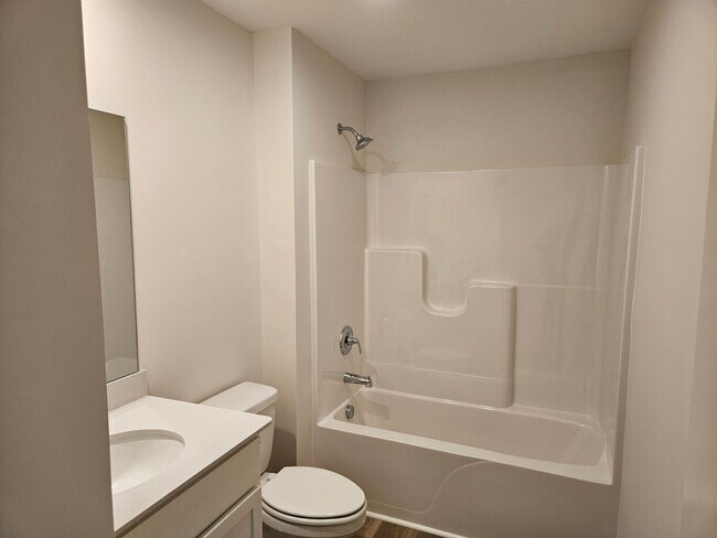 Building Photo - Brand new 3 bedroom, 2.5 bath Hampstead ho...