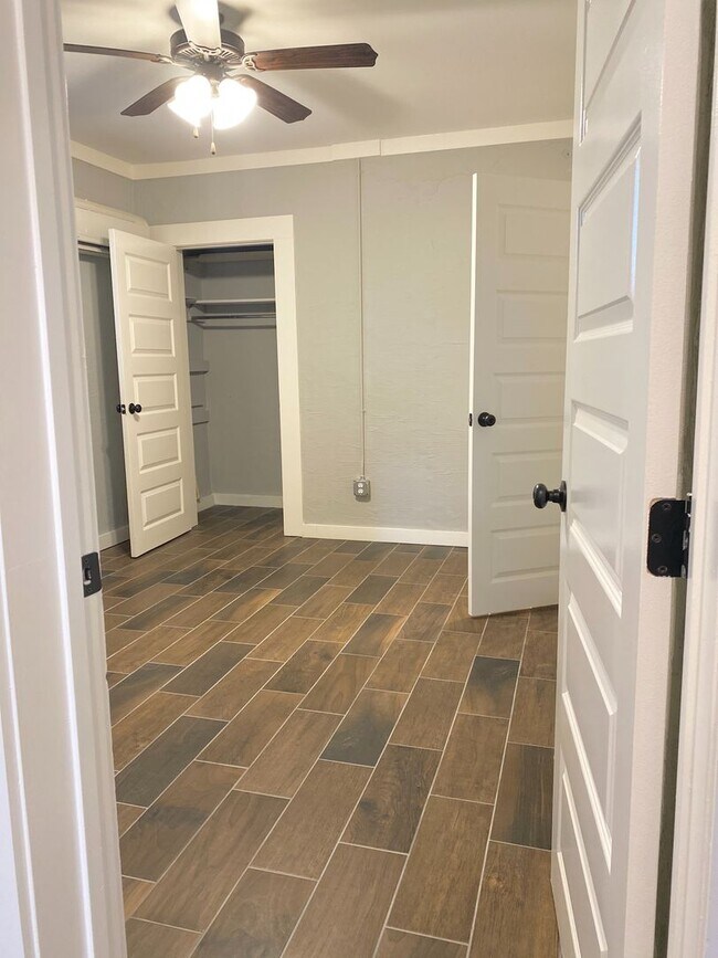 Building Photo - 115 W Drake Ave