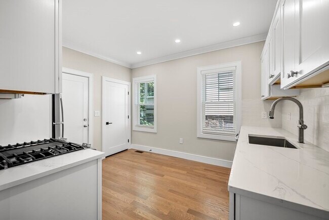 Building Photo - 44 Iffley Rd