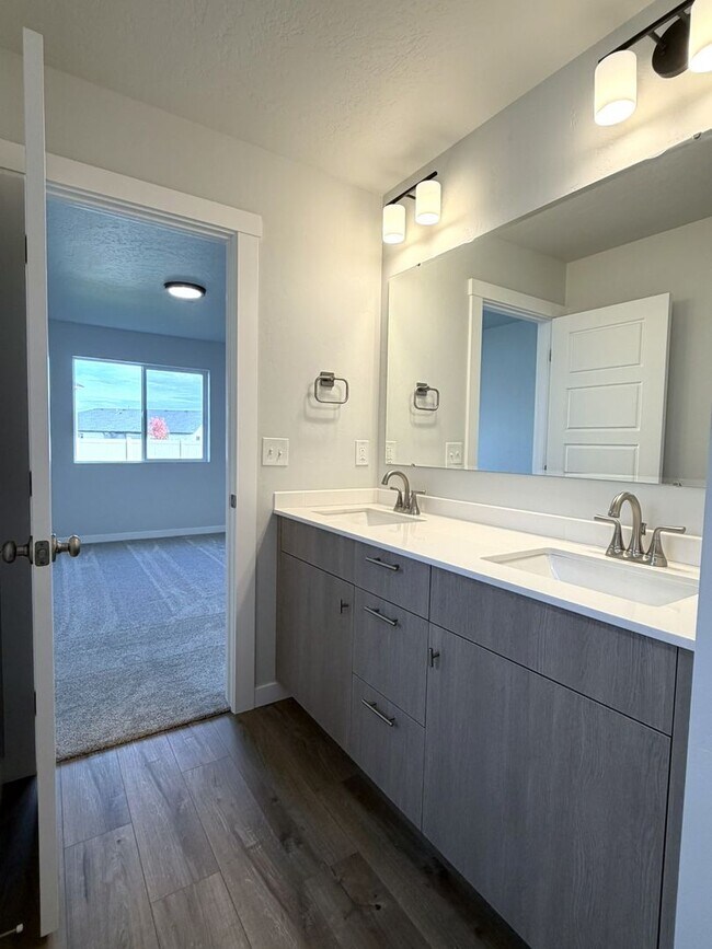 Building Photo - Brand new 3 bed 2 bath home with bonus roo...