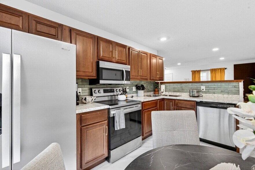 Building Photo - 2126 Hungerford Dr