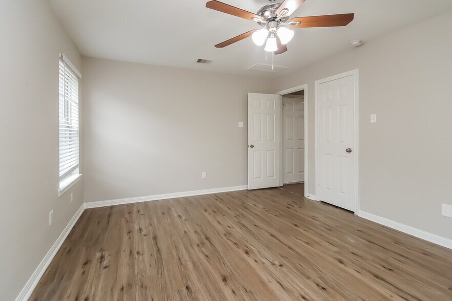 Building Photo - 5326 Rio Dr