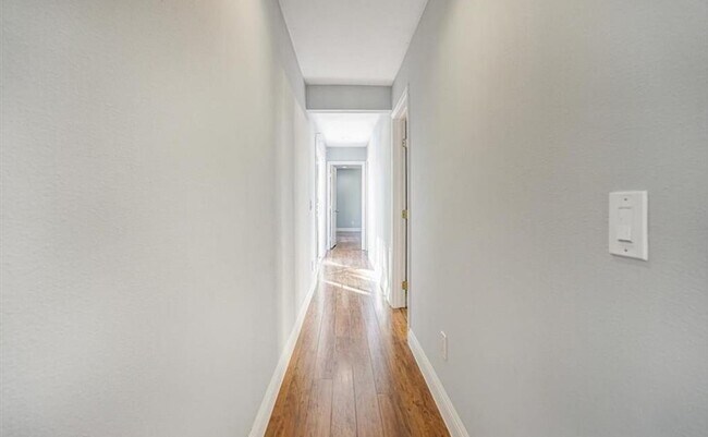 Building Photo - 24121 El Tiradore Cir