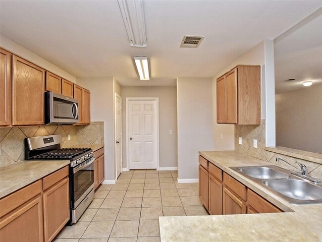 Building Photo - 2300 Amy Lynn Ln