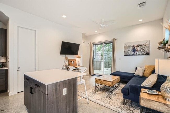 Building Photo - 2601 Francisco St