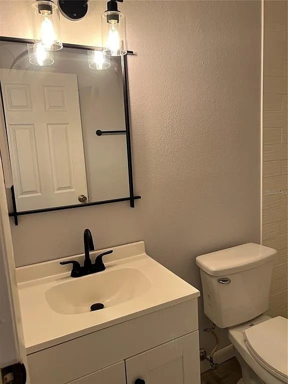 Main Bathroom - 261 Deleon Rd