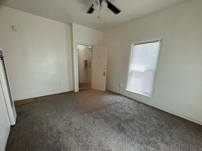 Building Photo - Conveniently located 1-bedroom, 1-bath apa...