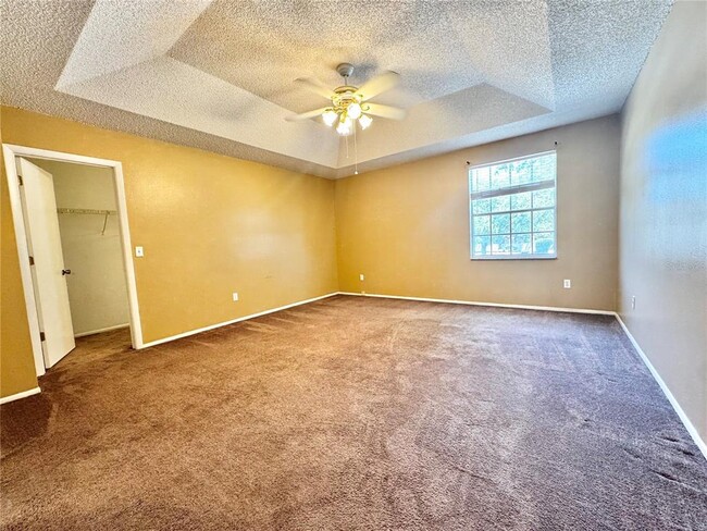 Building Photo - 305 Sterling Lake Dr