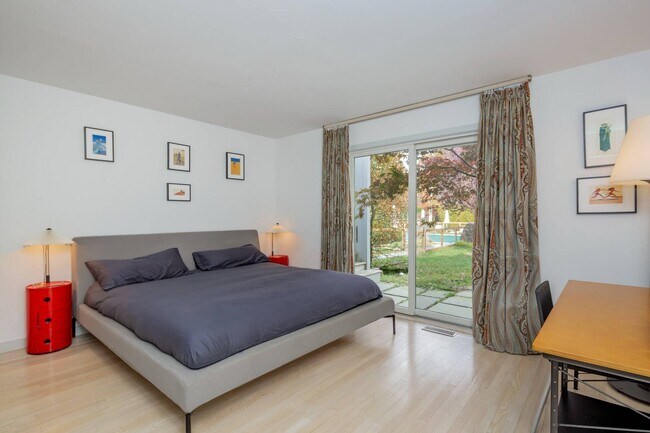 Building Photo - 138 Merchants Path