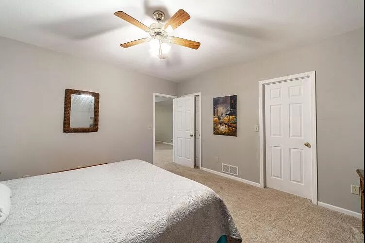 Building Photo - 4405 Fall River Dr