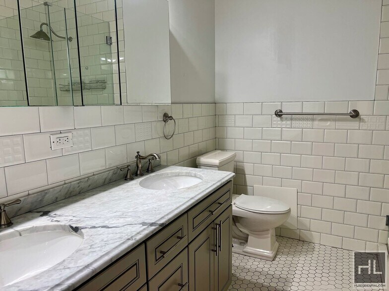 Building Photo - 6BR 3BA Historic Limestone Duplex In Crown...