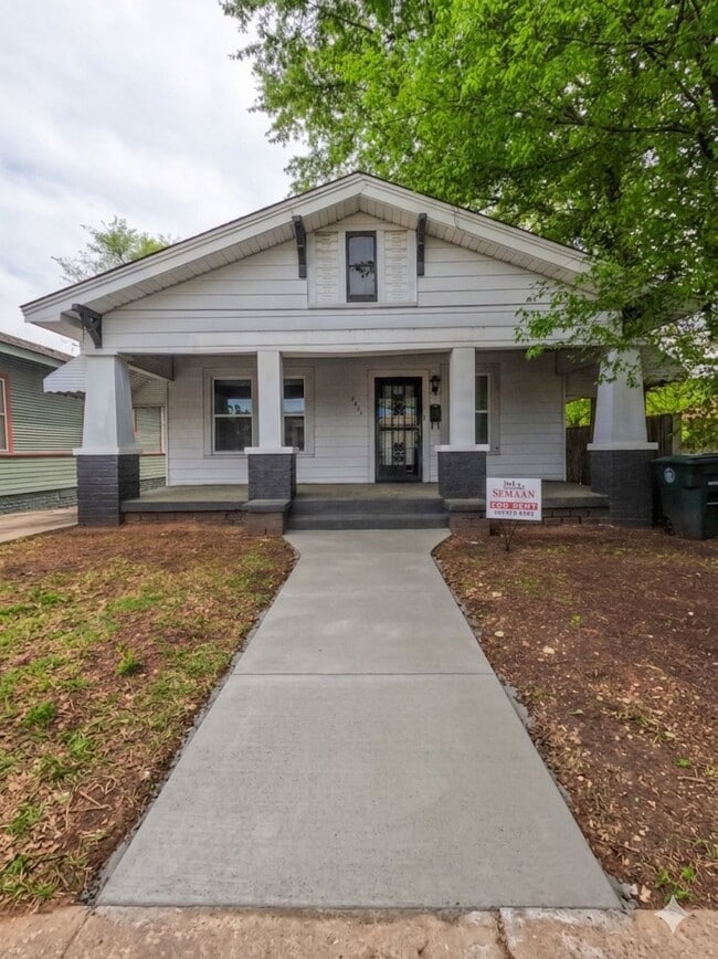 Building Photo - 1637 13th Ave S