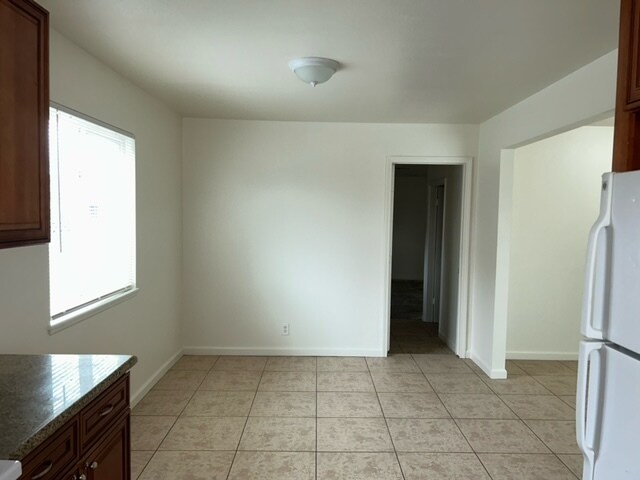 Building Photo - 4060 Oakhill Ave